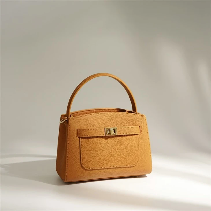 tote bag with pockets inside